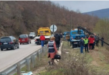 Pamjet e para nga vendi i ngjarjes, ku vdiqën në aksident burrë e grua