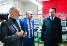Kurti në Podujevë, viziton këtë fabrikë (PAMJE)