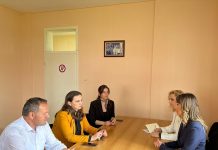 Ministrja Haxhiu në Podujevë, viziton këtë qendër që s’po mund ta zgjedh drejtorin