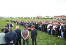 Podujevë: Pamje nga ceremonia e varrimit të Fadil Mulliqit (FOTO)