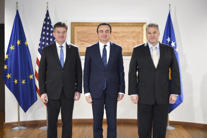 Zgjidhja e krizës në veri, Lajçak e Escobar në mbrëmje i shkojnë Kurtit në zyrë