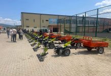 Podujevë: Shpërndahen motokultivatorë me frezë, kosë dhe rimorkio