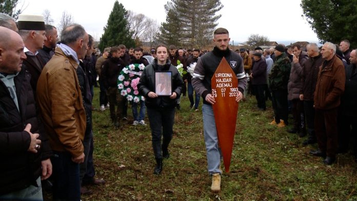 9994E310-AC80-4585-857A-40CD27A77AA6