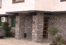 Granit Plava darkoi në restoranin e njëjtë ku po hanin Liridona, fëmijët dhe Naimi – kamerat e filmuan duke u larguar pak para tyre