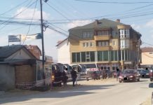 Podujevë: Plumbi i bie në veturë
