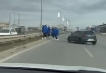 Tollovi në mes të rrugës në Veternik: Vetura frenon para këmbëve të futbollistëve dhe stafit të KF Llapit