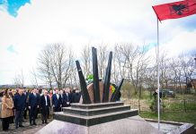Podujevë: Homazhe pranë varreve të familjeve Bogujevci dhe Duriqi