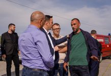 Abdixhiku vjen në Kërpimeh – Viziton Valon Kastratin të cilit iu dogj dje biznesi