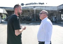 Bulliqi zotohet se do ta ndihmojë pronarin të cilit iu dogj sot biznesi