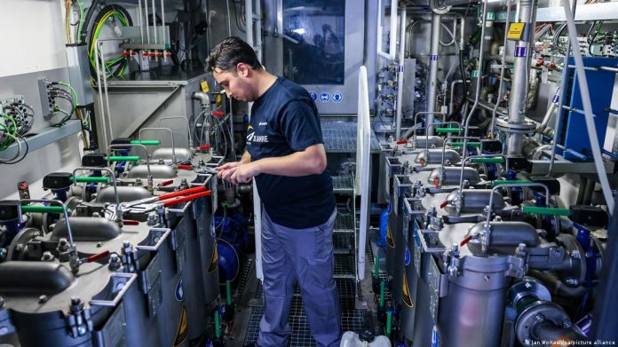 AB154D8E-CACC-49C6-BC28-F8DB20F520AB