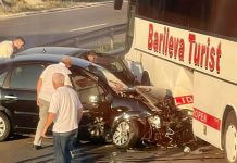 Aksident mes tri veturave dhe autobusit, tre të lënduar (Pamje)