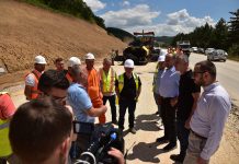 Liburn Aliu dhe Hysen Durmishi dalin në rrugën Podujevë – Prishtinë, tegojnë cili është qëllimi i tyre momentalisht