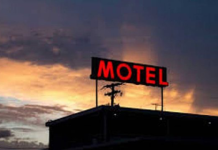 Ky është 65-vjeçari që u gjet i vdekur mbrëmë në një motel, Policia nis hetimet