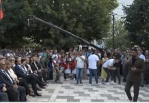 Performanca e Medës për Ibrahim Rugovën në Podujevë (Video)