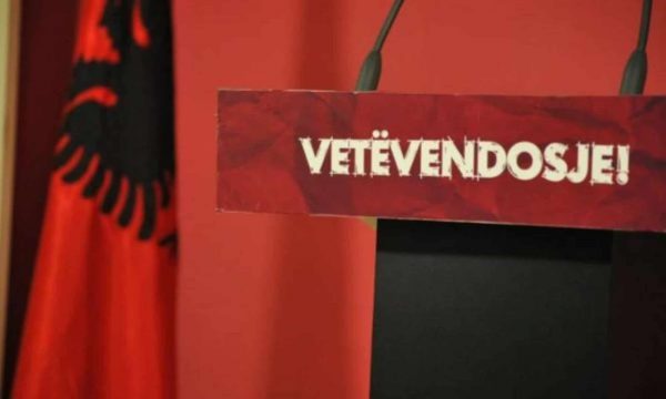 Vetëvendosje përjashton dy asambleistë nga partia