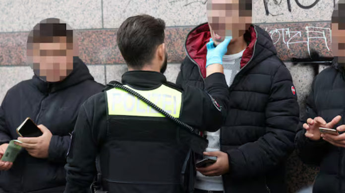 Policia e Hanoverit alarmon ambasadën e Shqipërisë: Nuk po i ndalim dot trafikantët shqiptarë të drogës