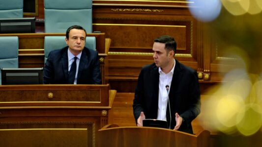 Ftesa e Kurtit, Abdixhiku mbledh parinë e partisë