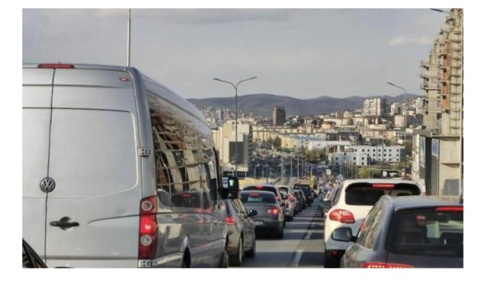 Pezullohet përkohësisht bllokada, nga sot mund t’i regjistroni veturat edhe nëse