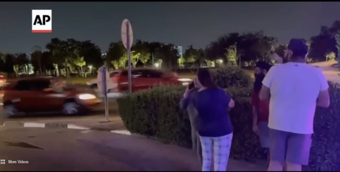 Video | Si reaguan qytetarët në Dubai ndaj raketave të Iranit drejt bazës amerikane