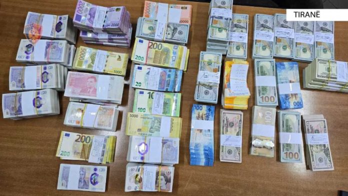 73 vjeçarja kapet me 500 mijë euro cash