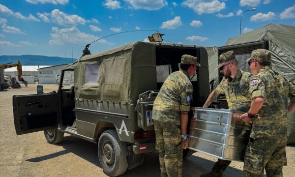 KFOR njofton se ushtarë shqiptarë e austriakë janë dislokuar në Kosovë, zëvendësojnë njësitë bullgare dhe greke