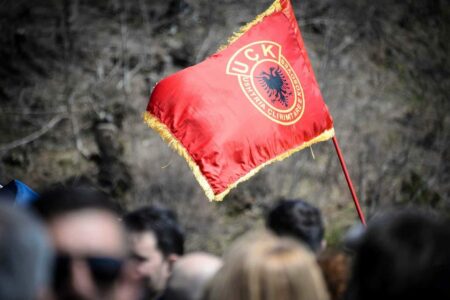 Veteranët e UÇK-së kërkojnë zyrtarisht shkarkimin e Bashës, e çojnë letrën në Kuvend
