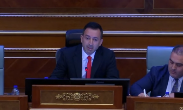 “Me përvojë të pasur profesionale”, profili i Kryeparalmentarit të ri Dimal Basha i publikuar në faqen e VV’së