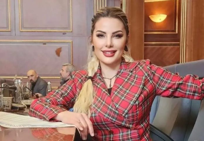 8578F329-B5F9-436A-AFA0-DD221EB3AFB7