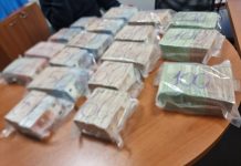 Dosja e Prokurorisë: Çka deklaruan polici dhe dy të tjerët të cilëve iu gjetën 1 milion euro të fshehura në furgon?