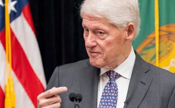 Bill Clinton i drejtohet popullit amerikan: Ultimatumi 48-orёsh i Trump dhe tre skenarёt e tmerrshёm tё datёs 24 Mars