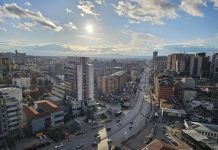 Paralajmërimi për 10€ taksë për hyrje në Prishtinë nxit reagime, përmenden pasojat dhe Gjykata Supreme