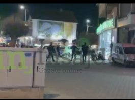 LAJMI I FUNDIT; Plagoset një person pranë një barnatore (Pamje)