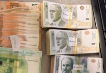 Dogana zbulon mbi 10 mijë euro e dinarë serbë të padeklaruara në Jarinje, ishin të shpërndara në pjesë të ndryshme të automjetit