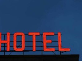 Mashtrim në Gjermani: Burri jetoi në hotel për një vit pa paguar faturat, gënjeu se kishte kancer