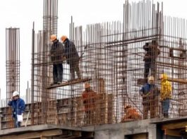 Shembet pllaka e betonit në një vendpunishte ndërtimi, pesë punëtorë të lënduar (Video)