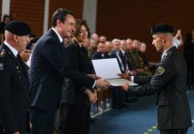 Diplomojnë oficerët e rinj të FSK’së, Kurti zotohet për 1 miliard euro investime e fabrikë municionesh