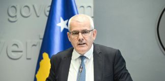 U prangos në Aeroportin e Prishtinës, ky është i dyshuari që kanosi Xhelal Sveçlën