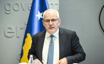 U prangos në Aeroportin e Prishtinës, ky është i dyshuari që kanosi Xhelal Sveçlën