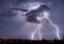 Meteo Kosova: Të hënën priten stuhi të forta, aktivitet i fuqishëm elektrik, reshje rrëke dhe përmbytje