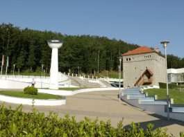 Dëmtohet kompleksi memorial “Zahir Pajaziti” në Podujevë