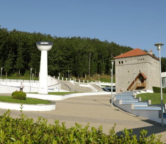 Dëmtohet kompleksi memorial “Zahir Pajaziti” në Podujevë