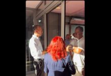 Deputetët e PDK afrohen te hyrja ndërtesës së Qeverisë, e pyesin sigurimin për Kurtin – “a ka ardhë”?
