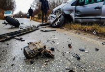 Tragjedi në Kosovë: 13-vjeçari merr Mercedesin dhe del nga rruga – humb jetën në aksident, lëndohet 16-vjeçari