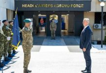 Komandanti i KFOR-it, Ulutaş, pret në takim ambasadorin britanik