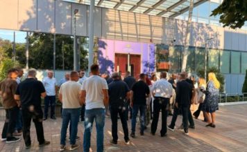 PDK bllokon sërish hyrjen e Qeverisë, deputetëve u bashkohen Aleanca dhe asamblistët e Vushtrrisë