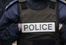 Shtetasi i huaj dyshohet se i dehur rrahu dy policë në stacionin policor në Prishtinë