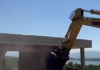 Nis rrënimi i objekteve pa leje në Liqenin e Radoniqit (Video)