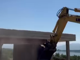 Nis rrënimi i objekteve pa leje në Liqenin e Radoniqit (Video)