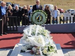 Ambasadori gjerman bën homazhe te varri i Afrim Bunjakut: E domosdoshme të vihet drejtësia pa vonesa