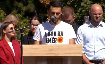 I biri i Jakup Krasniqit thirrje nga protesta të gjithë politikanëve: T’i lëmë anash dallimet tona, të bashkohemi